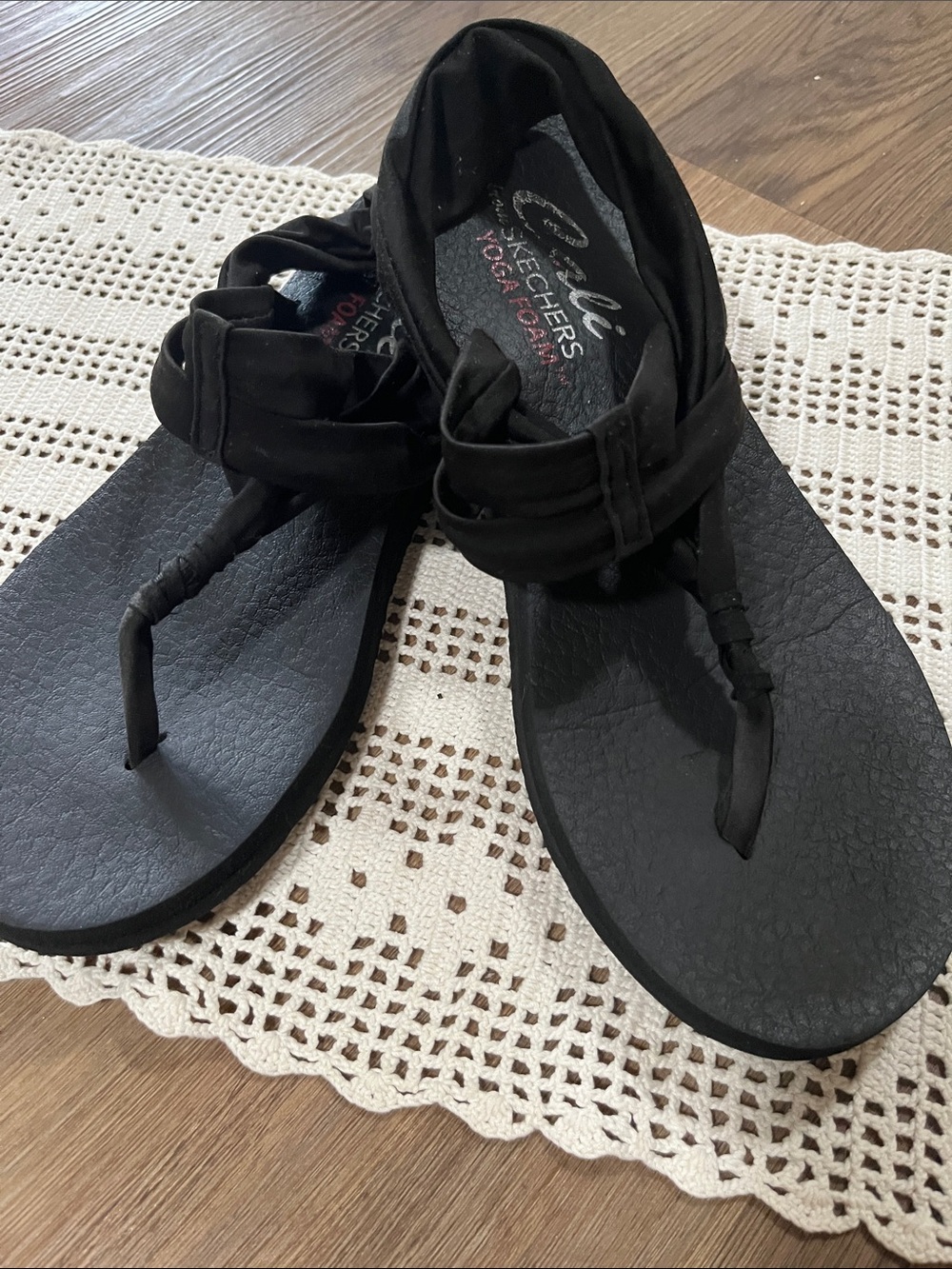 Skechers Cali meditation Black Women's Knotted Thong Sandals size 10